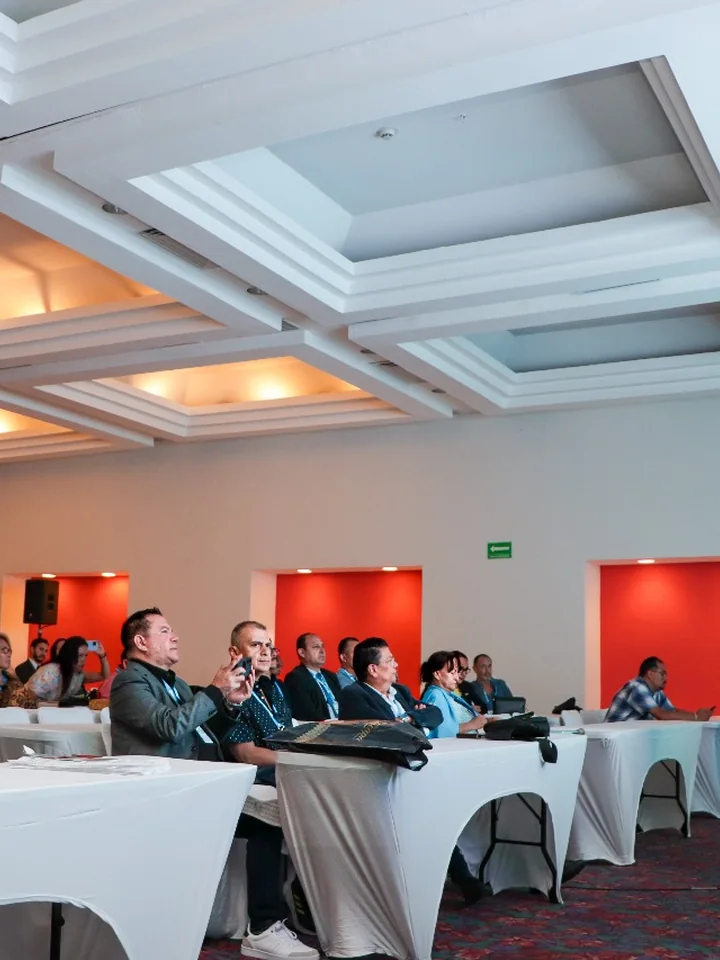 Dr. Israel Ramos presenting to an audience of dental professionals.